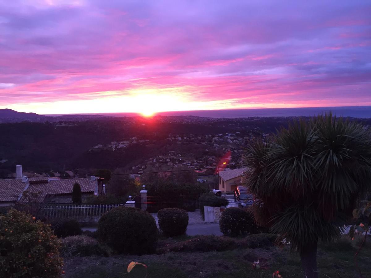 Aux Balcons du Riou avec vue mer 180 degrés Vence Exterior foto